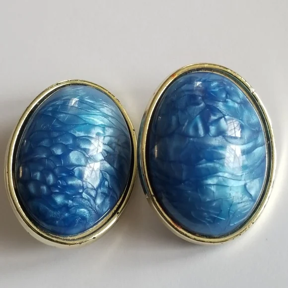 Vintage earrings chunky clip on oval egg shaped wavy pearlized blue gold tone - Picture 4 of 14